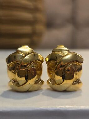 Gold-Tone CHANEL CC Clip-On Earrings - Women Jewelry VINTAGE AUTHENTIC